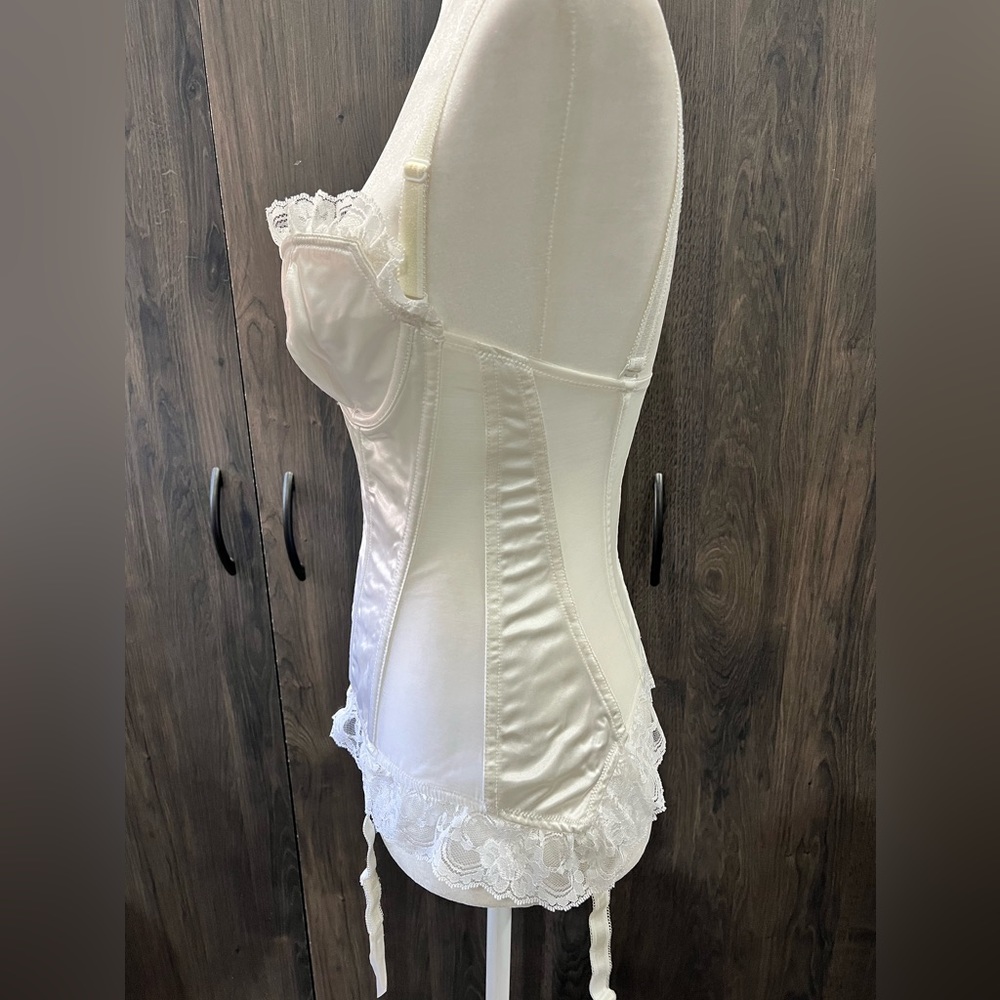 Victoria’s Secret Y2K lace/ silky mesh white bustier corset - Picture 3 of 13